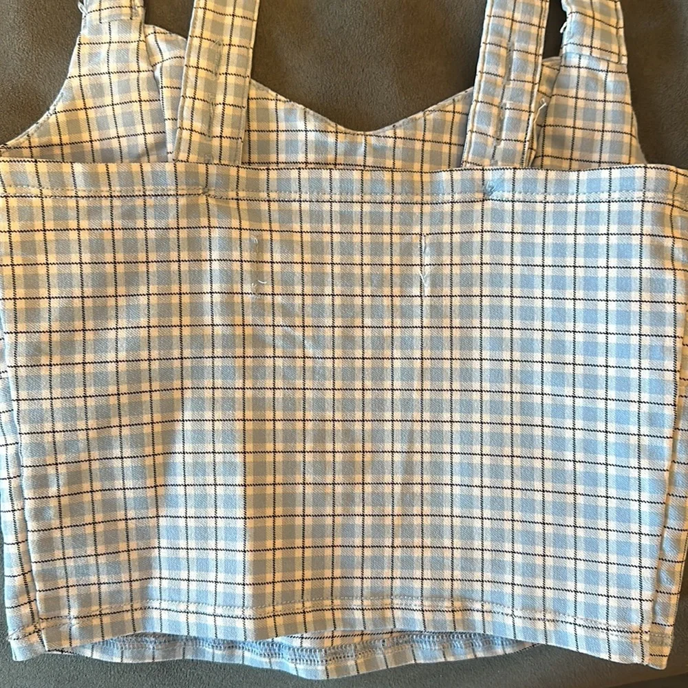 Like New! Hollister Advanced Stretch Crop Tank! XS - Picture 4 of 4